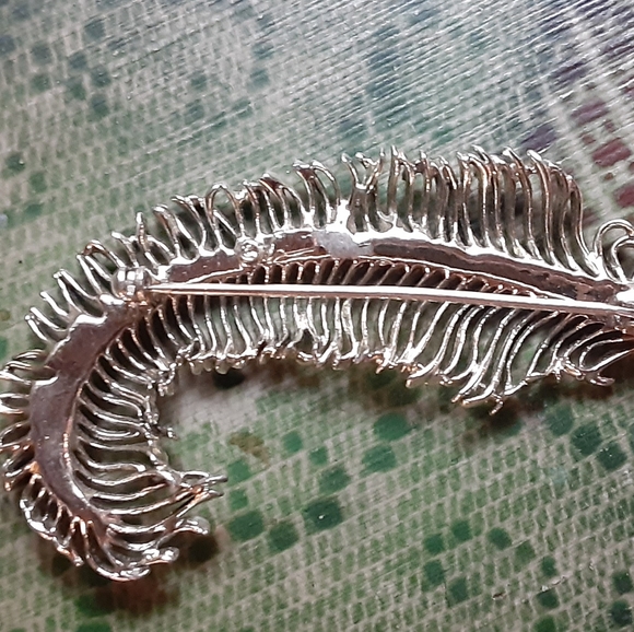 CORO FEATHER BROOCH Silvertone c1940-50 - Picture 4 of 5